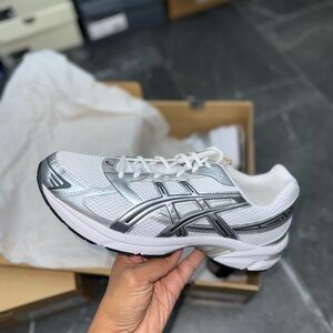 Asics GEL-1130 Sneakers In White/Pure Silver - Unisex Size M12/W13.5 (1201B020)